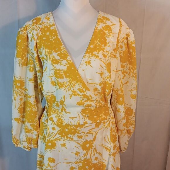 Lane Bryant Floral Faux Wrap Maxi Dress in Yellow and White - Picture 2 of 9